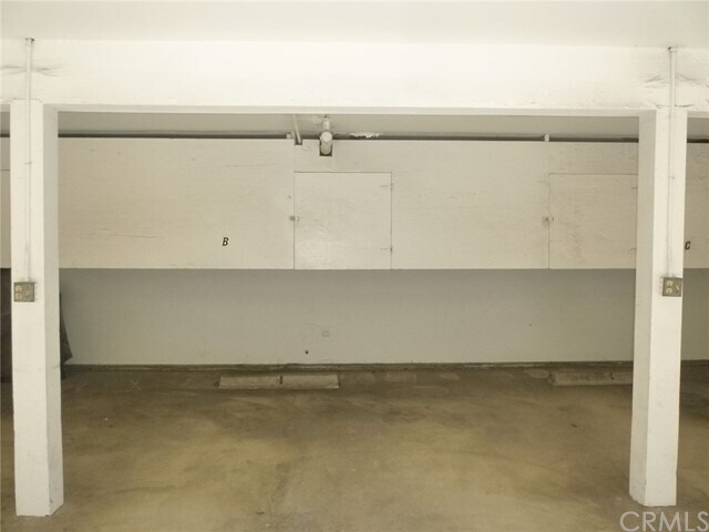 Building Photo - 15910 Harvard Blvd