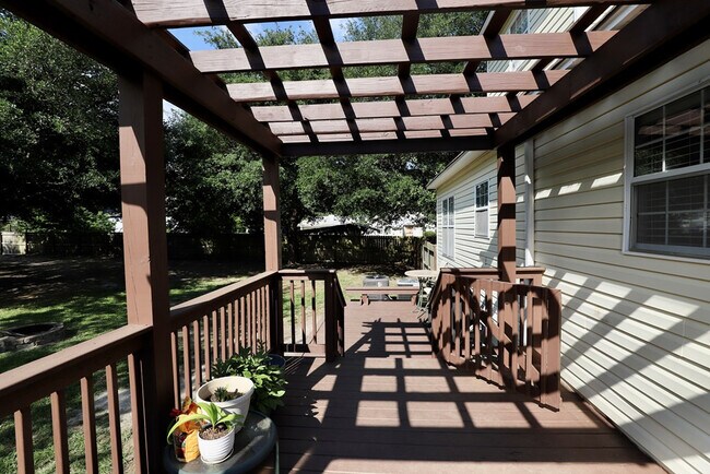 Building Photo - 1910 Lybrand St