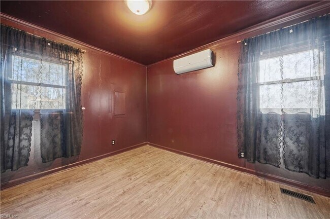 Building Photo - Charming 2 Bed, 2 Bath Home on Spacious Lot