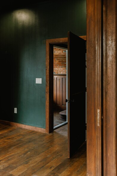 Building Photo - 503 Church St