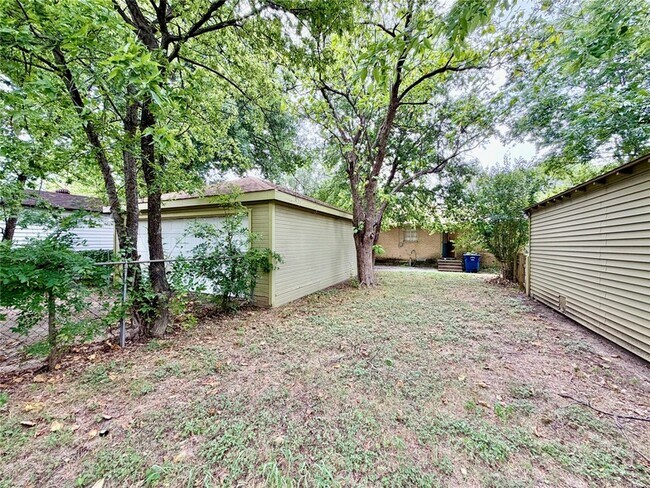 Building Photo - 10239 San Juan Ave