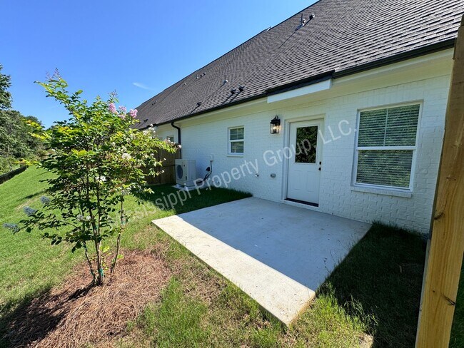 Building Photo - 590 Meadow Crest Circle