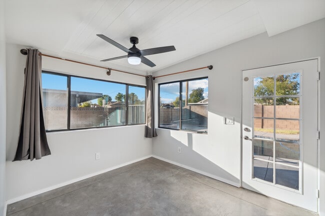 Building Photo - 1612 E Gaylon Dr