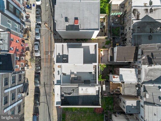 Building Photo - 1528 W Seybert St