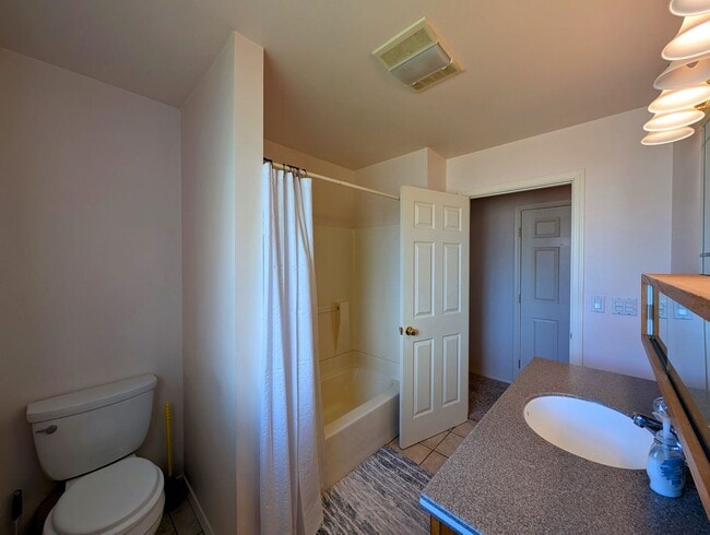 Building Photo - Over Sized 3-Bed, 2.5-Bath SFH w/ 2-Car Garage, & Fenced Backyard!