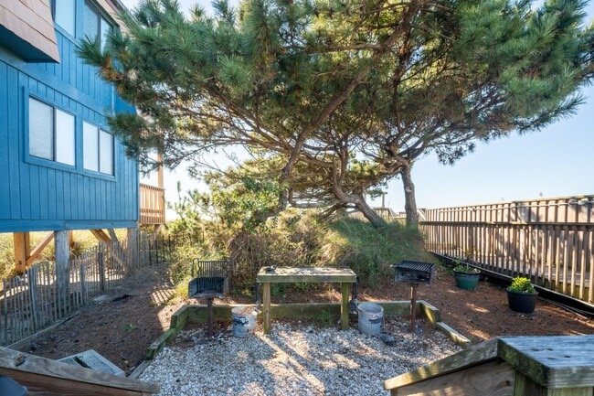 Building Photo - OCEANFRONT OFF-SEASON MONTHLY 2 BEDROOM NO...