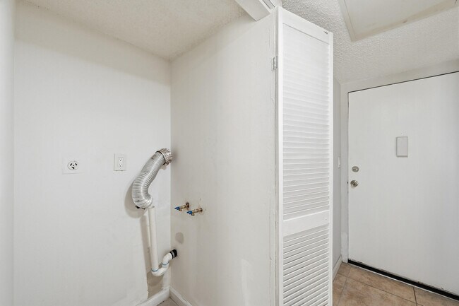Building Photo - 7541 NW 16th St