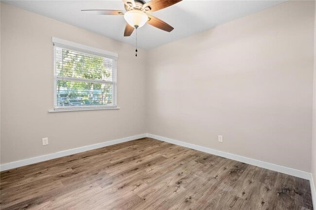 Building Photo - 920 Johnston St