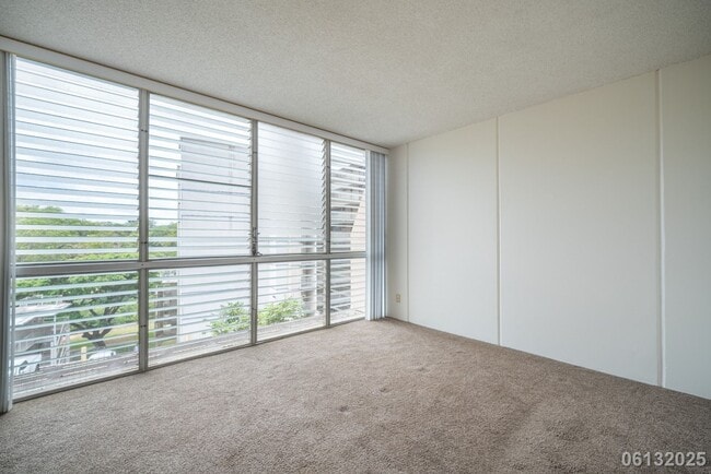 Building Photo - 2 Bed 1 Bath Condo In Valleyview Melemanu
