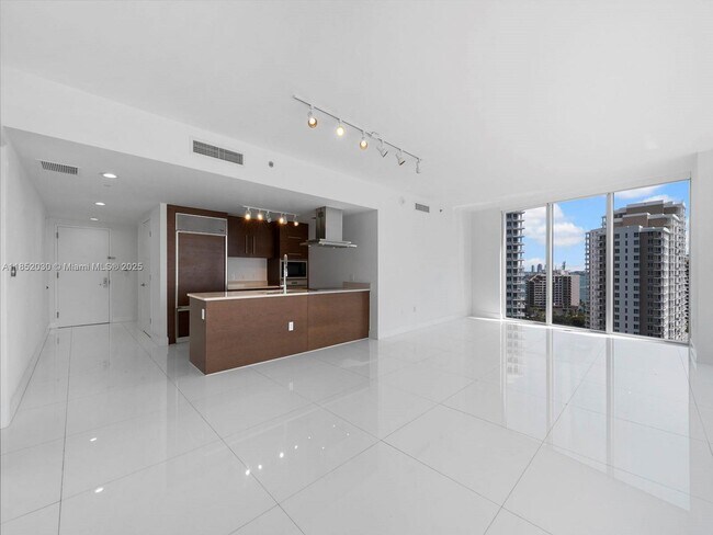 Building Photo - 495 Brickell Ave