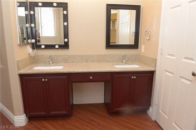 Building Photo - 6527 Tulip Garden Dr