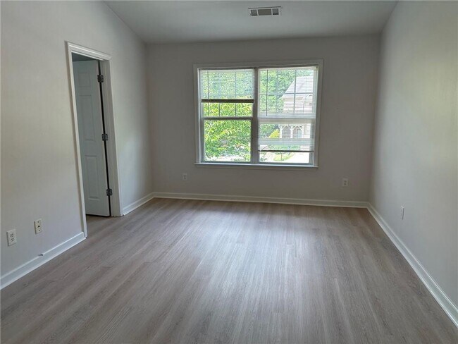 Building Photo - 1665 Southgate Mill Dr