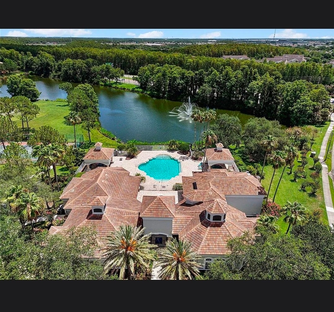 Building Photo - 13929 Fairway Island Dr