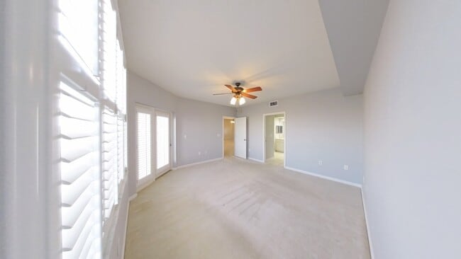 Building Photo - 1200 Country Club Dr
