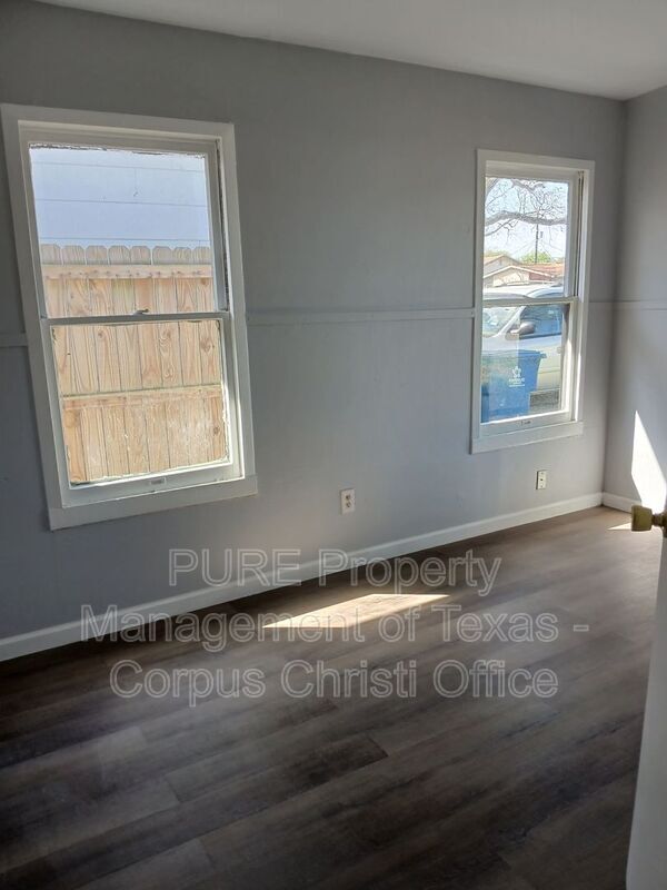 Building Photo - 1506 Crosby St