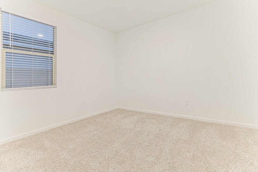 Building Photo - 4576 W Hannah St