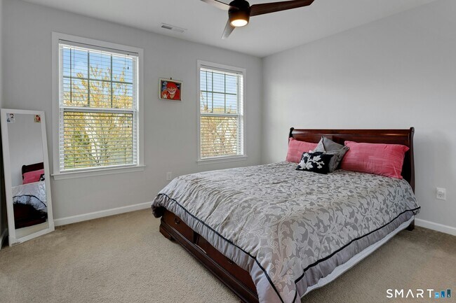 Building Photo - 310 Nutmeg Ln