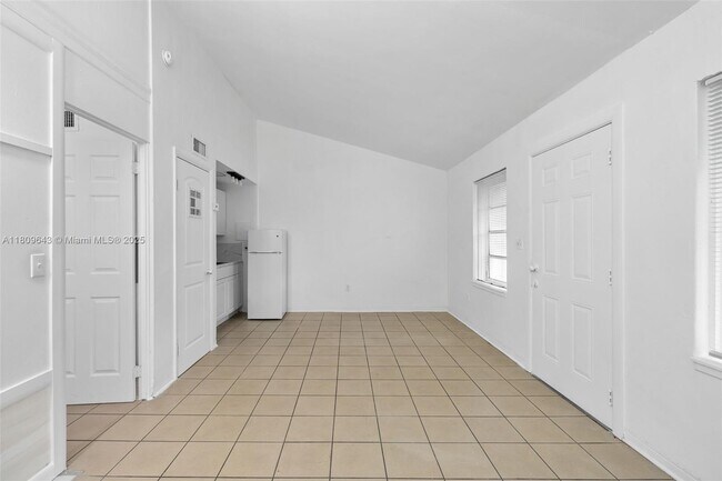 Building Photo - 840 SW 7th St