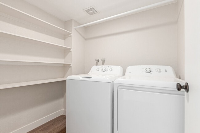 Building Photo - 8175 E Del Cuarzo Dr