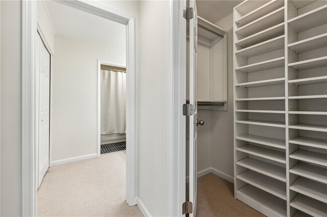 Building Photo - 24308 Plantation Dr NE