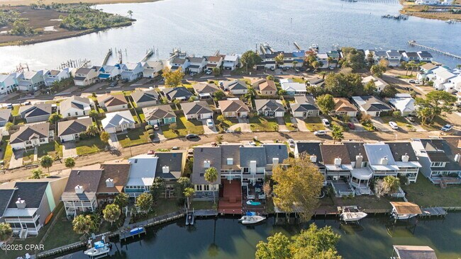 Building Photo - 1335 Capri Dr