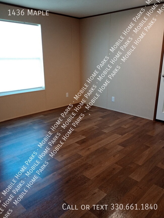 Building Photo - 1436 Maple-