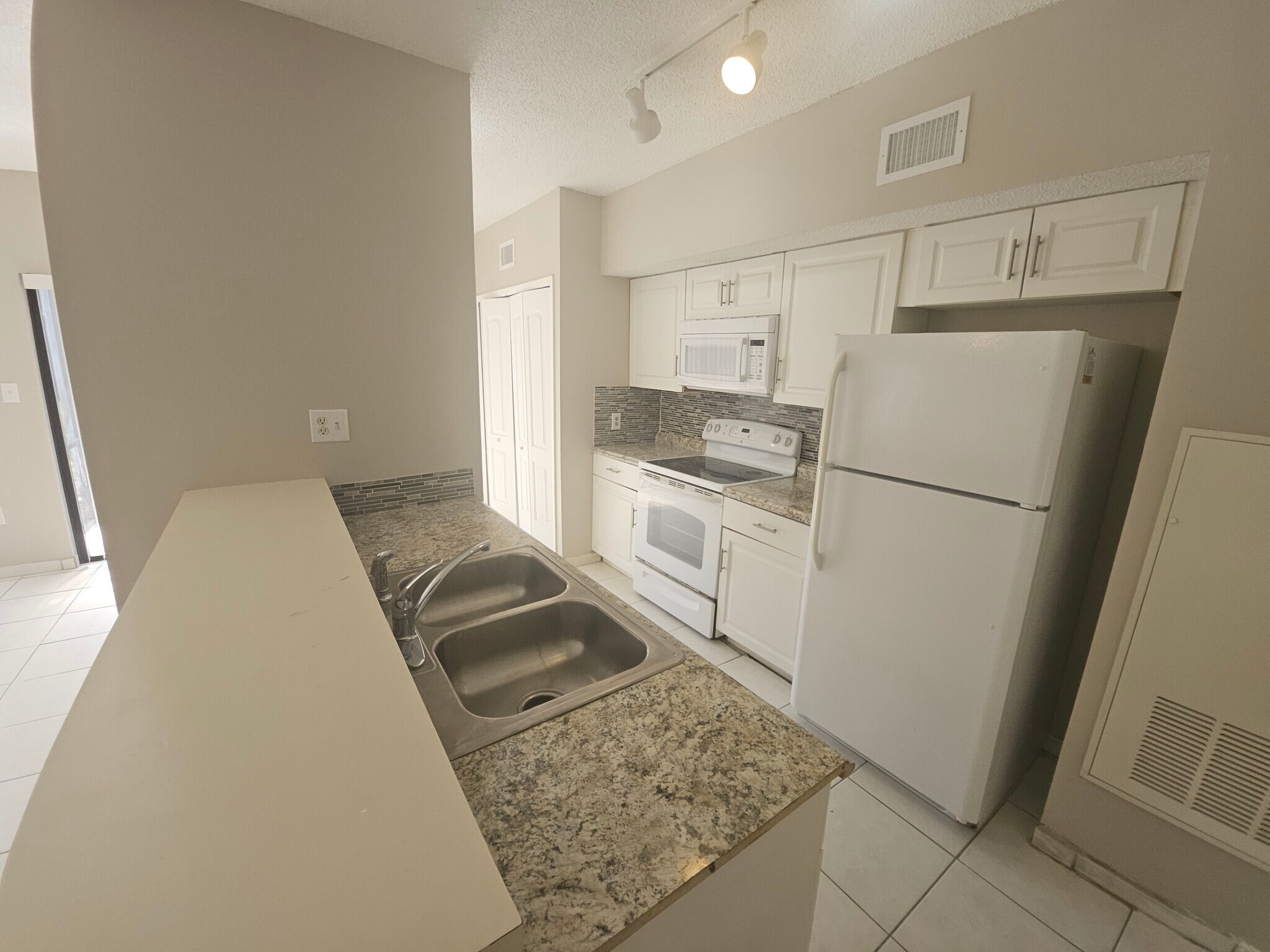 Building Photo - 4718 Chevy Pl