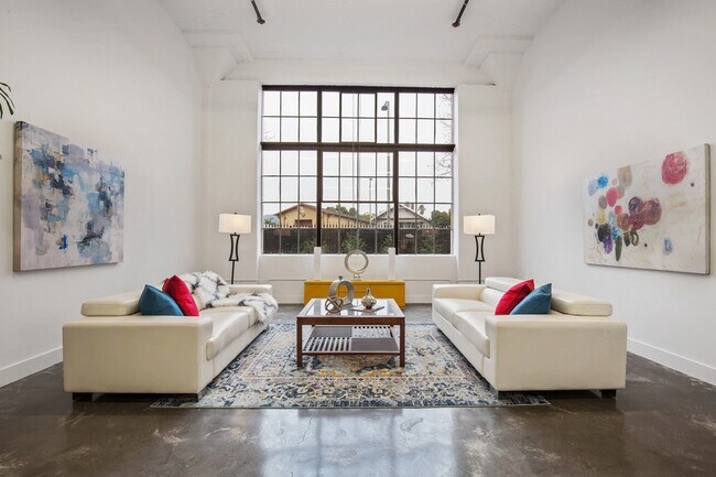 Building Photo - Two level loft with great light and ample ...