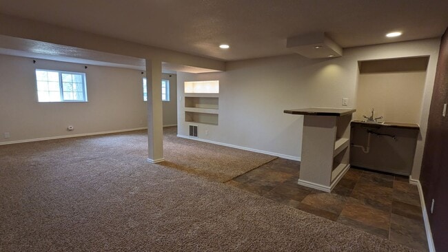 Building Photo - BEAUTIFUL 5 BED/3 BATH RANCHER WITH FINISH...