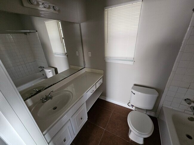 Building Photo - 3943 Silverleaf Rd