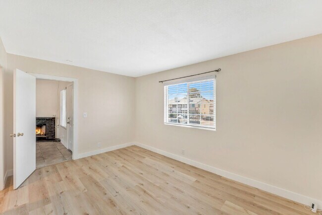 Building Photo - FULLY REMODELED UPSTAIRS CONDO | 3 BEDROOM | GRANITE COUNTERS | LAKE MEAD & JONES