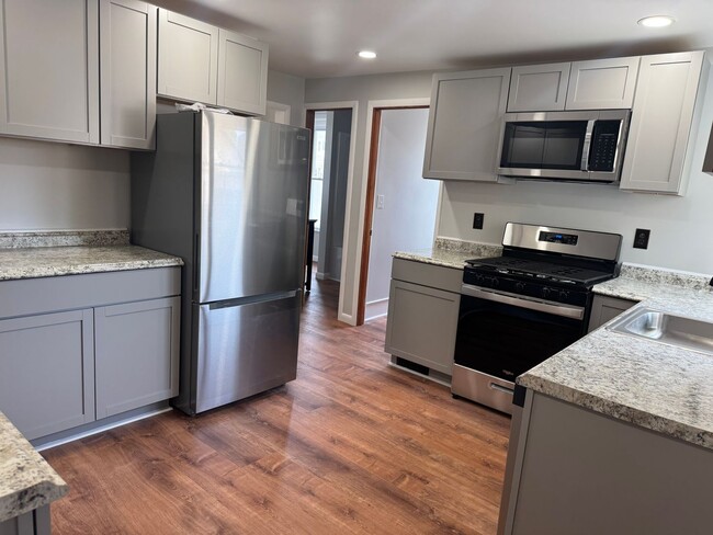 Building Photo - Village of W Carthage 4 Bedroom / 1.5 Bath...