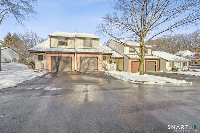 Building Photo - 17 Oak Forest Dr