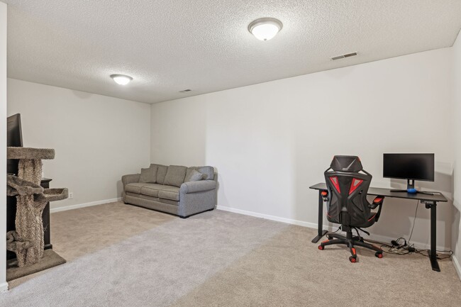 Building Photo - 1307 Bluebonnet Dr