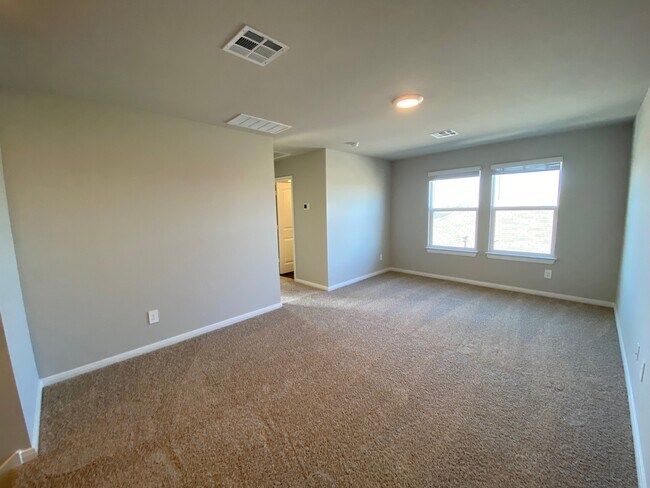 Building Photo - 154 Solitude Dr