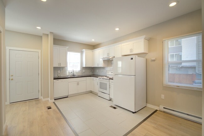 Building Photo - 5232 Brooklyn Ave NE