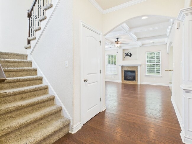 Building Photo - Spacious 4-bedroom, 3-bathroom home in Che...