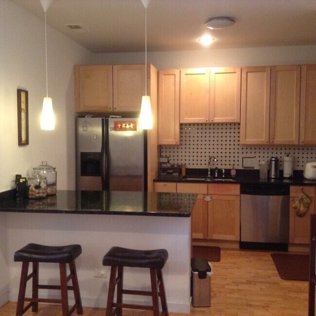 Building Photo - 2224 W Madison St