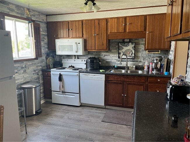Building Photo - 20 Barringer Dr