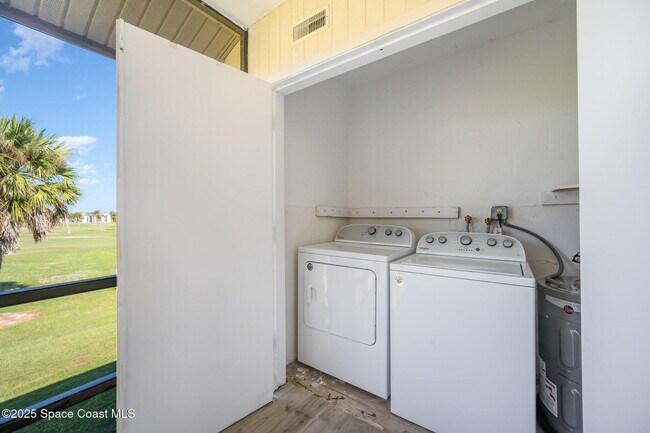 Building Photo - 2230 Golf Isle Dr