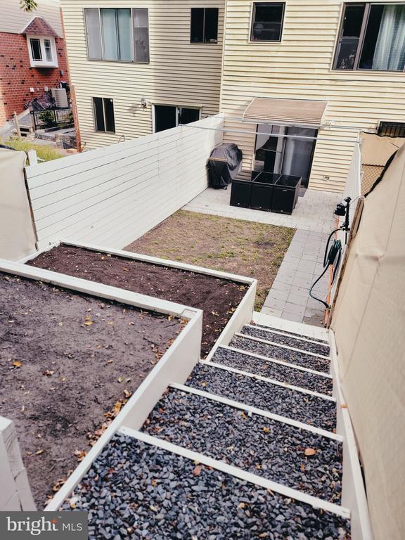 Building Photo - 9364 Neil Rd