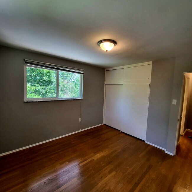 Building Photo - 549 Cumberland Rd