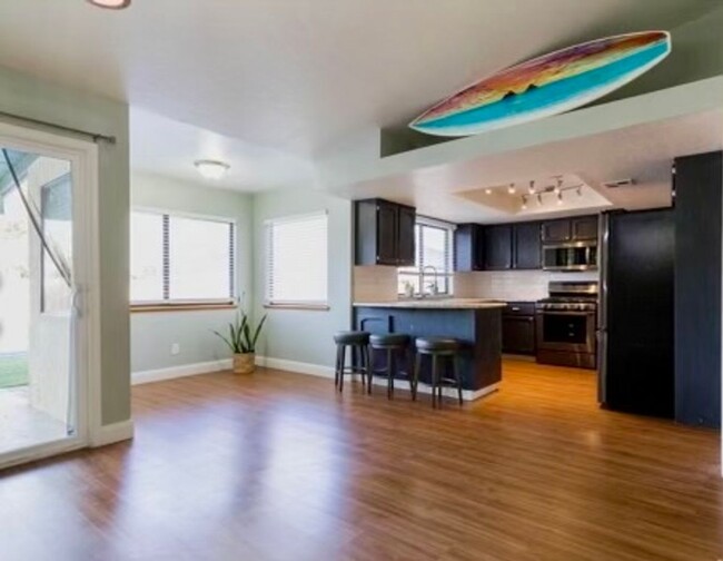 Building Photo - NORTHWEST POOL HOME AVAILABLE NOW!!