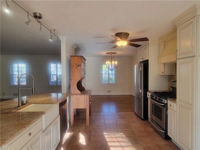 Building Photo - 3740 Clubland Dr