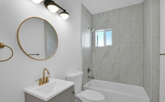 Building Photo - Newly Renovated 2 Bedroom, 1 Bath, with St...