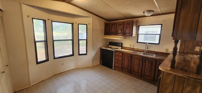 Building Photo - Cozy 2 Bedroom, 1 Bathroom Rental Home