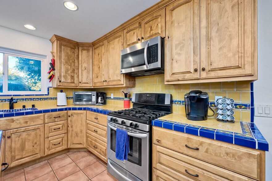 Building Photo - 5100 El Arbol Dr