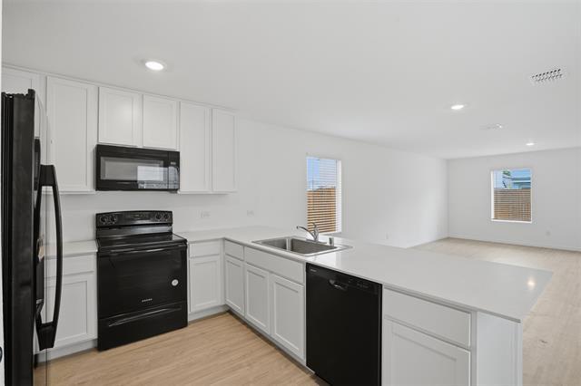 Building Photo - 905 Blue Heron Dr