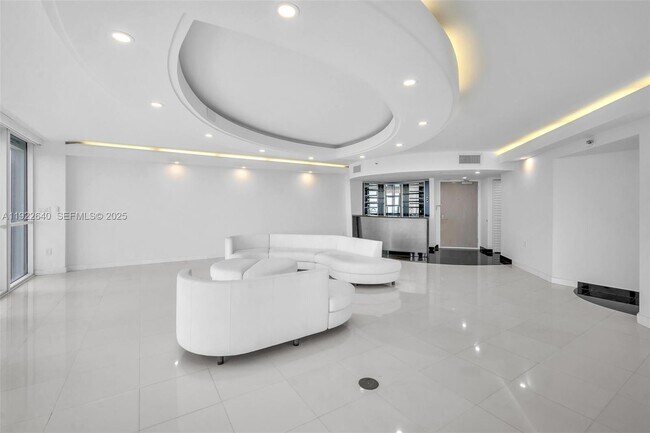 Building Photo - 16445 Collins Ave