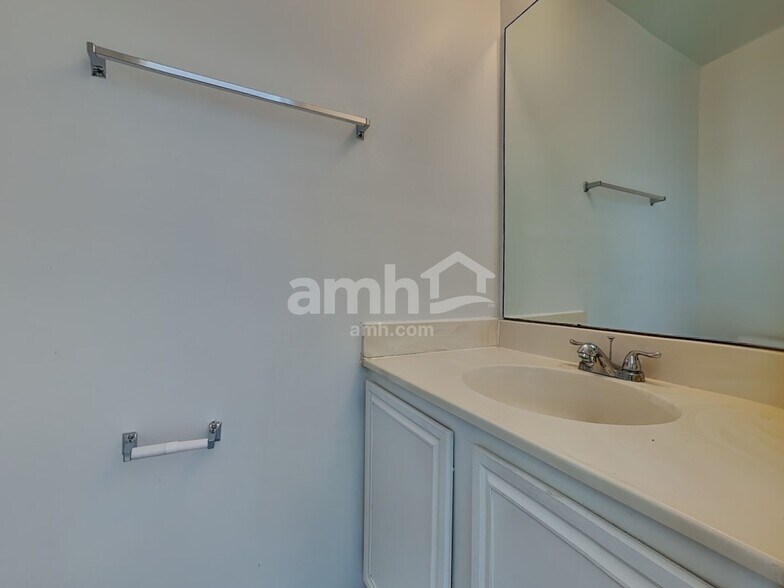 Building Photo - 790 Dogwood Ln